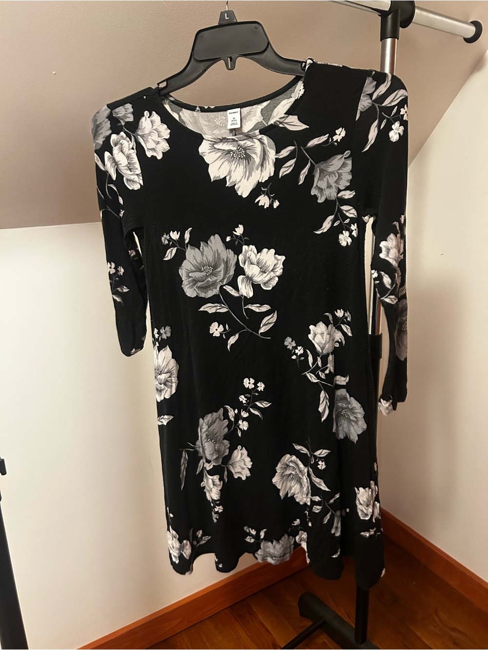 Old Navy Petite XS Black Floral A-Line Dress with White Flower Print